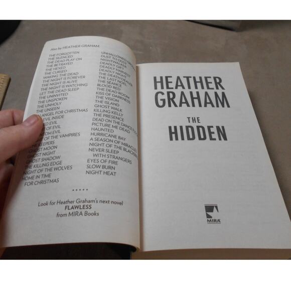 The Hidden by Heather Graham Paperback 2015 Krewe of Hunters #17 - Picture 4 of 7